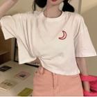 Short-sleeve Moon Embroidered Cropped T-shirt