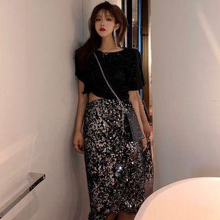 Short-sleeve T-shirt / Sequined Midi Skirt