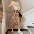 Short-sleeve Lettering T-shirt / Floral Print A-line Skirt