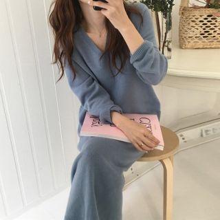 V-neck A-line Midi Sweater Dress