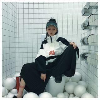 Front Pocket Woolen Tapered Pants