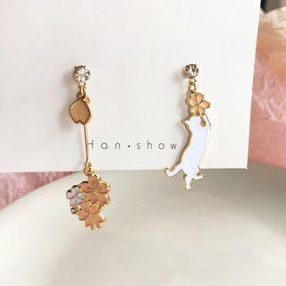 Non-matching Alloy Cat & Sakura Dangle Earring