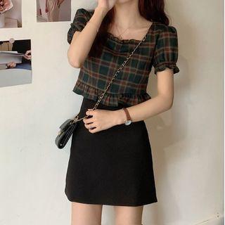 Plaid Short-sleeve Square-neck Cropped Blouse