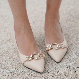 Pointy-toe Chain-trim Flats
