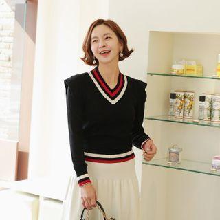 Sharp-shoulder Contrast-trim Knit Top