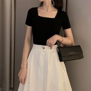 Short-sleeve Square-neck Fitted Top