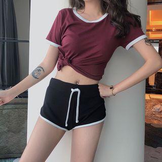 Short-sleeve Cropped T-shirt / Shorts