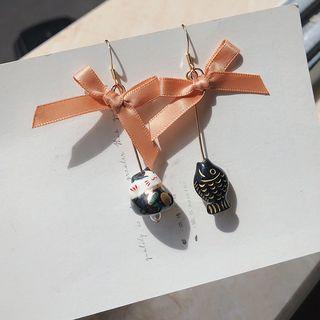 Non-matching Ceramic Cat & Fish Bow Dangle Earring
