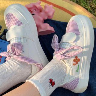 Flower Embroidered Lace Up Shoes