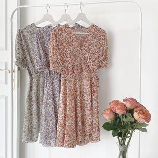 Floral Short-sleeve V-neck Mini A-line Dress