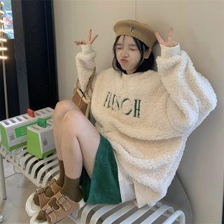 Fluffy Letter Sweatshirt / Checker Scarf