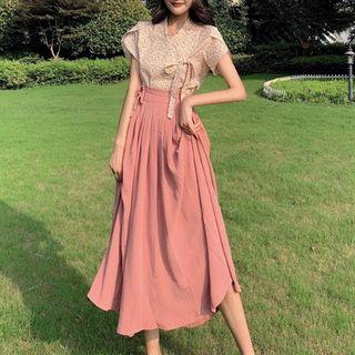 Short-sleeve Drawstring Floral Printed Blouse / Drawstring Pleated Skirt