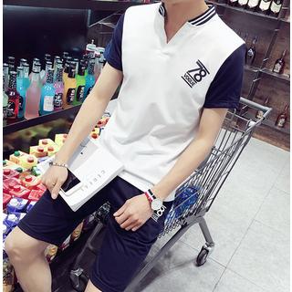 Set: V-neck Short-sleeve T-shirt + Shorts