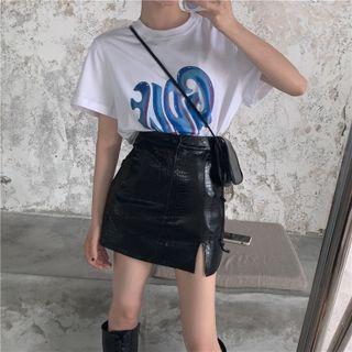 Short-sleeve Lettering T-shirt / Croc Grain Buckled A-line Skirt