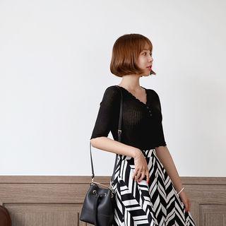 V-neck Frill-edge Ribbed Top