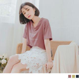 Striped Panel Lettering Short-sleeve V-neck Top