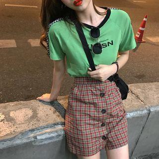 Lettering Short Sleeve T-shirt / Plaid A-line Skirt
