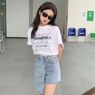 Printed Short-sleeve T-shirt / Asymmetric Frayed Denim Skort