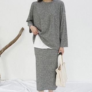 Set: Round-neck T-shirt + H-line Long Skirt