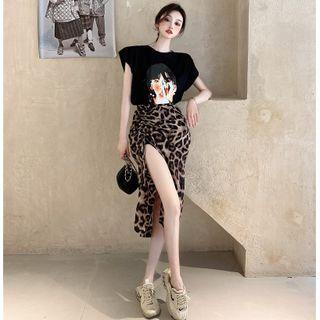 Printed T-shirt / Slited Drawstring Midi Skirt