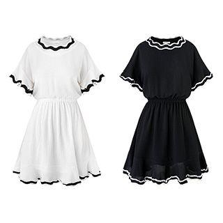 Contrast Pleated Trim Short Sleeve Dress