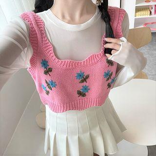 Flower Embroidered Knit Cropped Camisole Top / Mesh Top