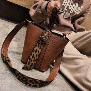 Set: Pouch + Leopard Print Bucket Bag