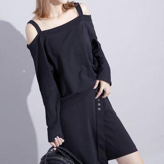 Off-shoulder Long-sleeved Top