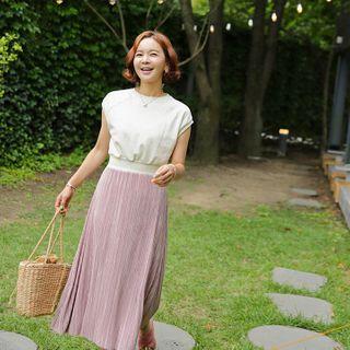 Cap-sleeve Color-block Pleated-hem Dress