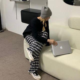 Plain Long-sleeve T-shirt / Houndstooth Wide-leg Pants