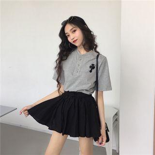 Short-sleeve T-shirt / High-waist Pleated Skirt