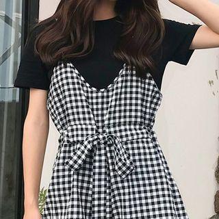 Set: Short-sleeve T-shirt + Gingham Jumper Shorts