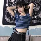 Short-sleeve Ruched Side Striped Cropped Top