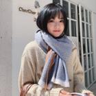 Curve-strip Scarf