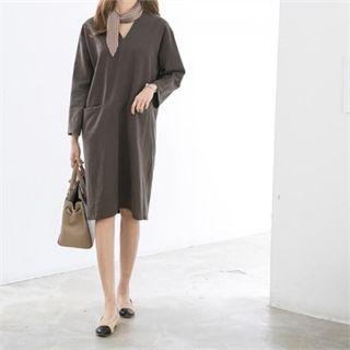 V-neck Pocket-front Shift Dress