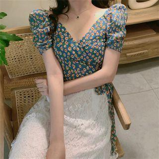 Short-sleeve Floral Print Blouse / Midi A-line Lace Skirt