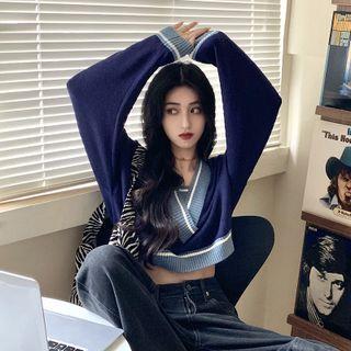 V-neck Color-block Mock Two Piece Cropped Sweater Navy Blue - One Size