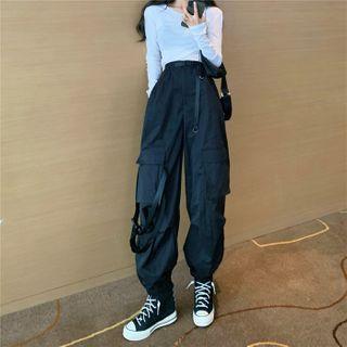 Plain Long-sleeve T-shirt / Snap-buckle Cargo Pants