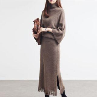 Set: Turtleneck Sweater + Slit Fringed Midi Pencil Skirt
