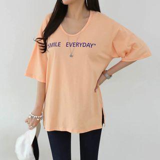 U-neck Smile Everyday Letter T-shirt