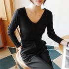 Deep V-neck Slim T-shirt