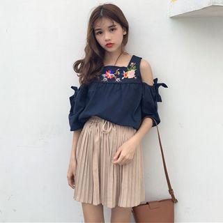 3/4-sleeve Cutout Embroidered Top