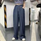 Short-sleeve Blouse / Wide-leg Jeans