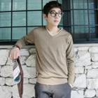 Contrast-trim V-neck Knit Top