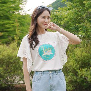 Flutter-sleeve Eyelet-lace Printed T-shirt