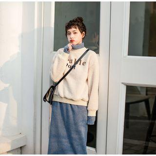Fleece Pullover / Straight-fit Skirt