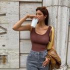 U-neck Slim-fit Tank Top