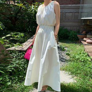 Round Tank Top / High Waist Skirt