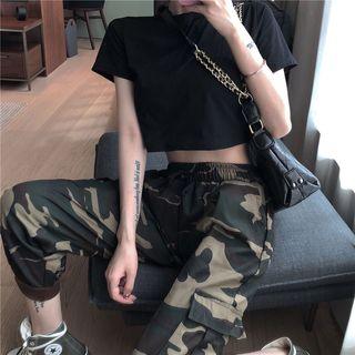 Short-sleeve Cropped T-shirt / Camo Harem Pants