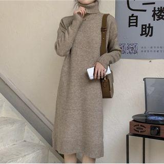 Long-sleeve Turtleneck Shirt